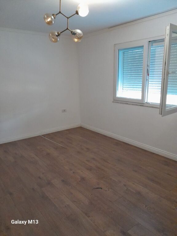 3+1, partially furnished for residence or office, mine peza, 750 euros