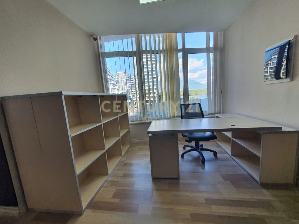 Jepet me qira ambient per zyra prane tek Liqenit te Tiranes!