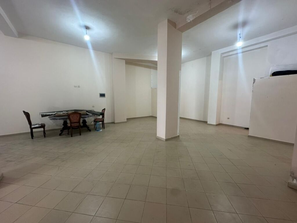 Business premises for rent in Yzberisht.