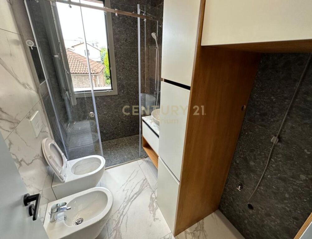 SHITET APARTAMENT 2 + 1 + 2