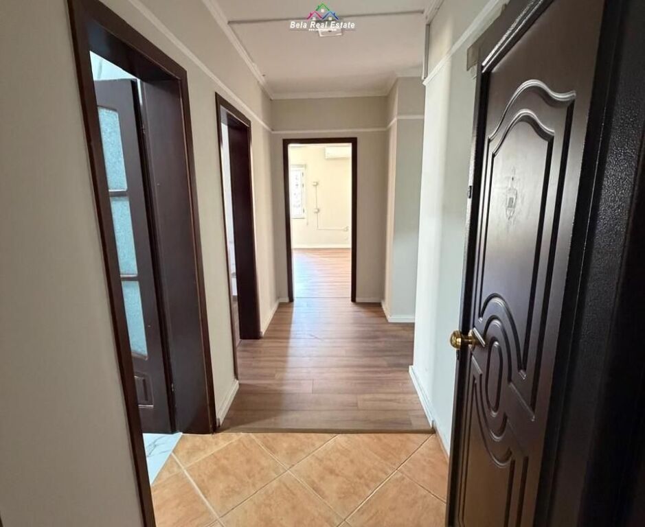 Ufficio In Affitto In Piazza Willson (ID BZ2926) Tirane