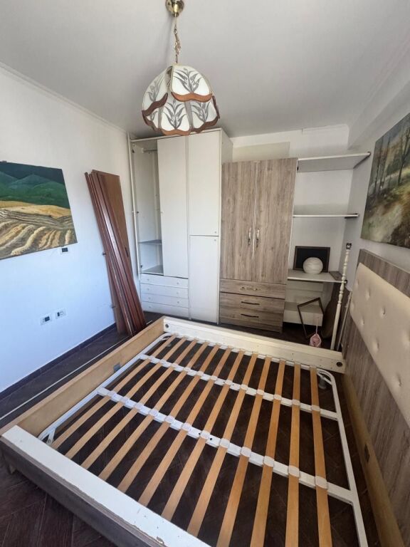 Apartament 2+1+2 me qera tek Komuna e Parisit prane Lulishtes