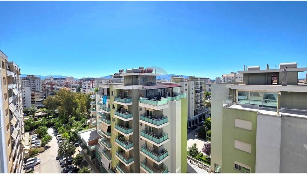 Apartament 1+1 - Për Shitje - Bulevardi Kryesor, Vlorë