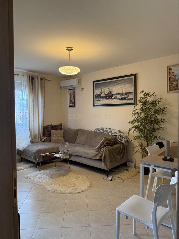 APARTAMENT NE SHITJE 1+1 TEK OXHAKU!