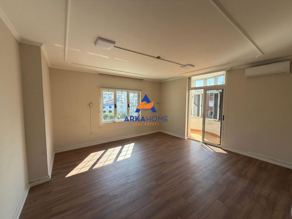 JEPET ME QERA ZYRE 179M2 "SHESHI WILLSON" 1800 EURO