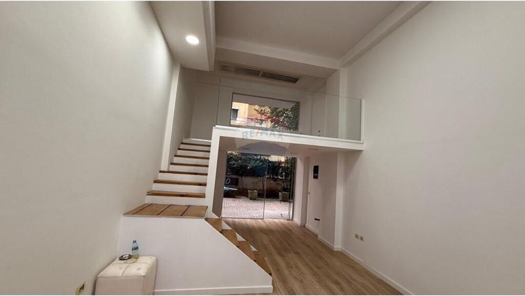 Zyrë - Për Qira - Rruga Him Kolli, Tiranë