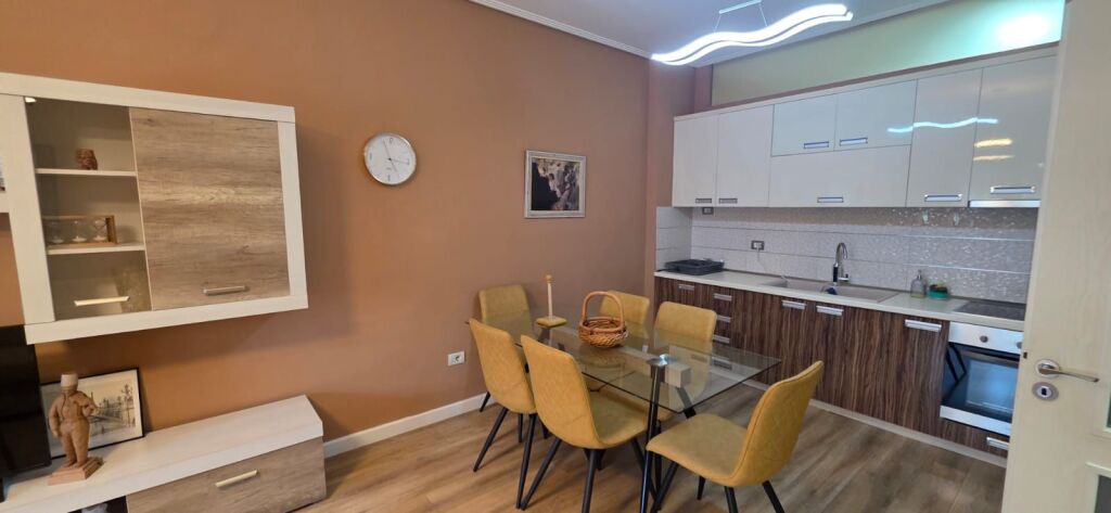 🌿 Jepet me qira apartament 2+1 – Liqeni Artificial, Tiranë! 🌿