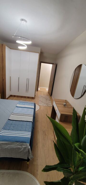 🏡 Qira apartament 2+1+2 📍 Kristal Center, Komuna e Parisit💶 80,000 lek/muaj