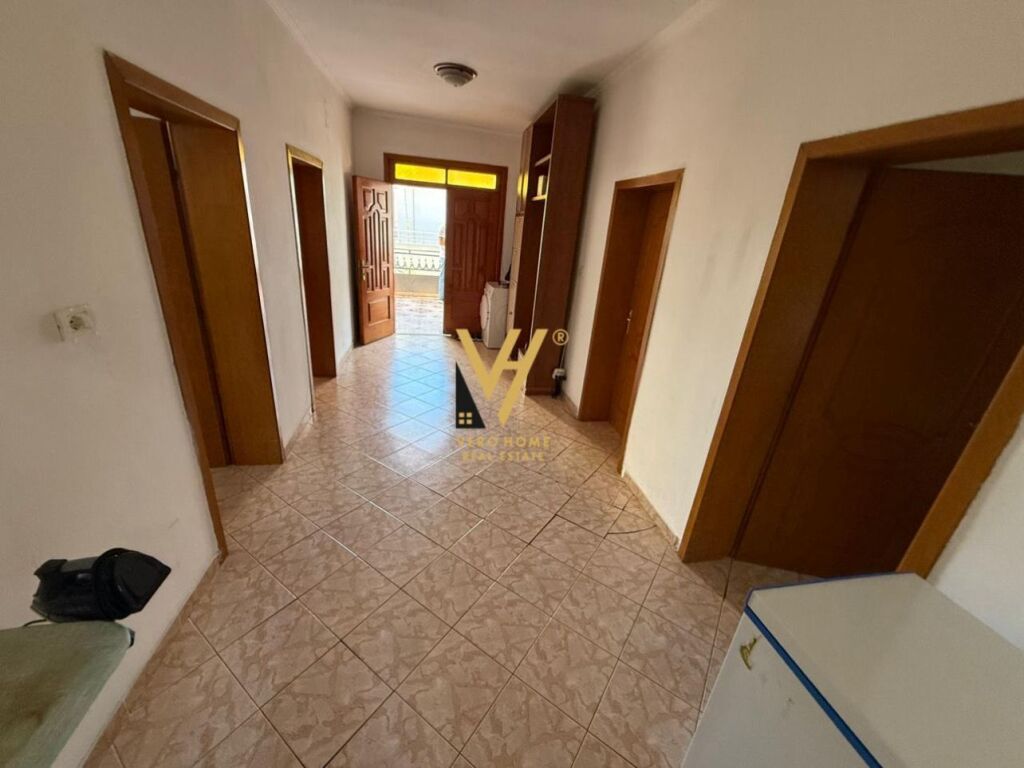 VENDESI CASA SU DUE PIANI A ASTIR 700.000 EURO