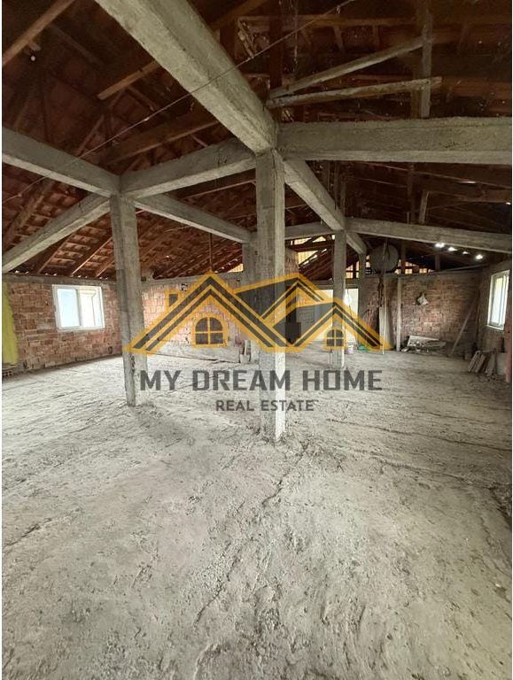 Shitet Vilë 3-katëshe,Buzë rruge– Spitallë, Durrës