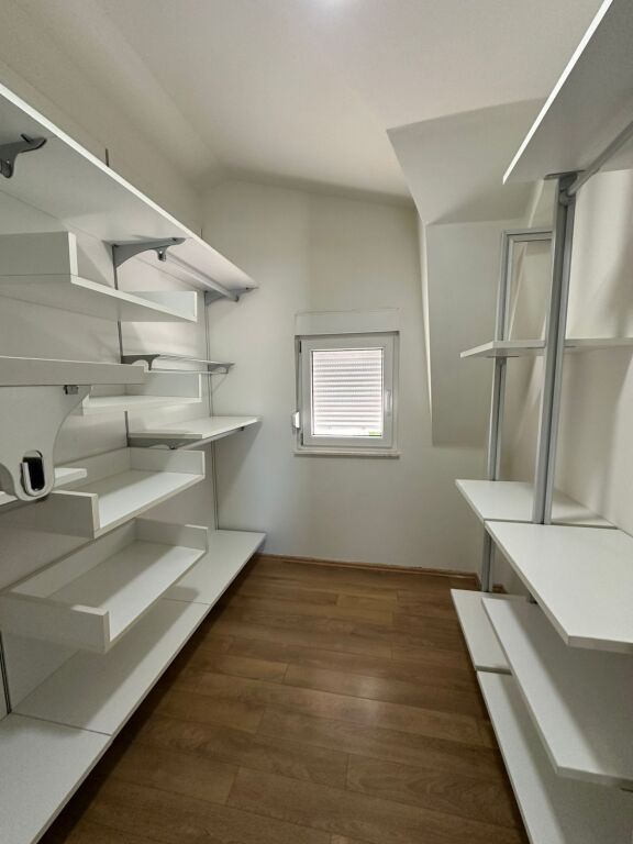 JEPET ME QIRA VILË 4-KATËSHE – White House, TEG