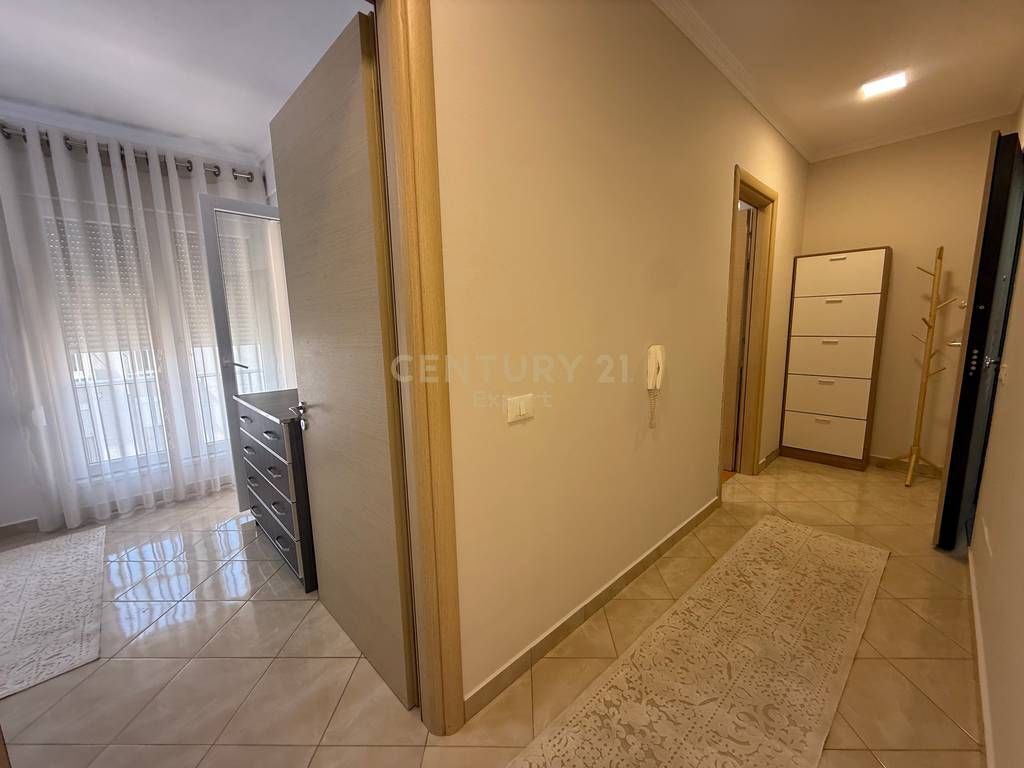 Apartament 1+1 për qira në zonën e 21 Dhjetorit