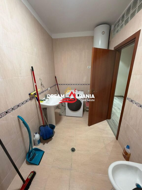 Affittasi appartamento 2+1 vicino al Pazari i Ri in Via Tefta Tashko (ID 42215533)