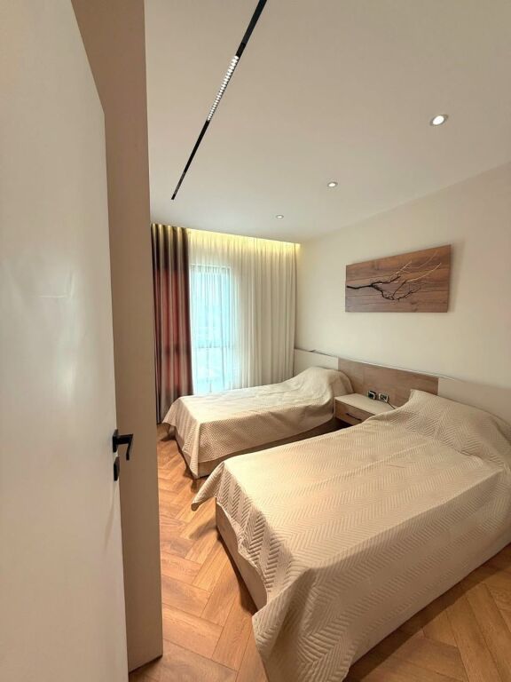 🏠 SHITET – Apartament 2+1+Garderobë | Përballë Delijorgjit (buzë Lanes)