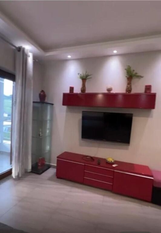 Qera garsoniere 📍Yzberisht  Kati 3 (pjese vile) Cmimi 35.000 leke/muaj