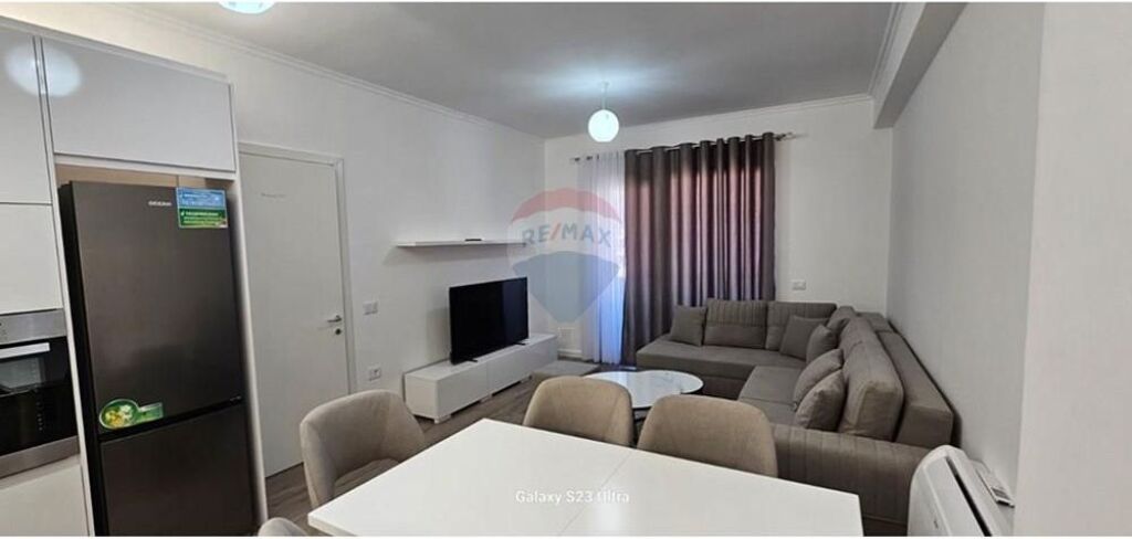 2+1+2 in Oasis Residence con parcheggio in affitto 70.000 lek