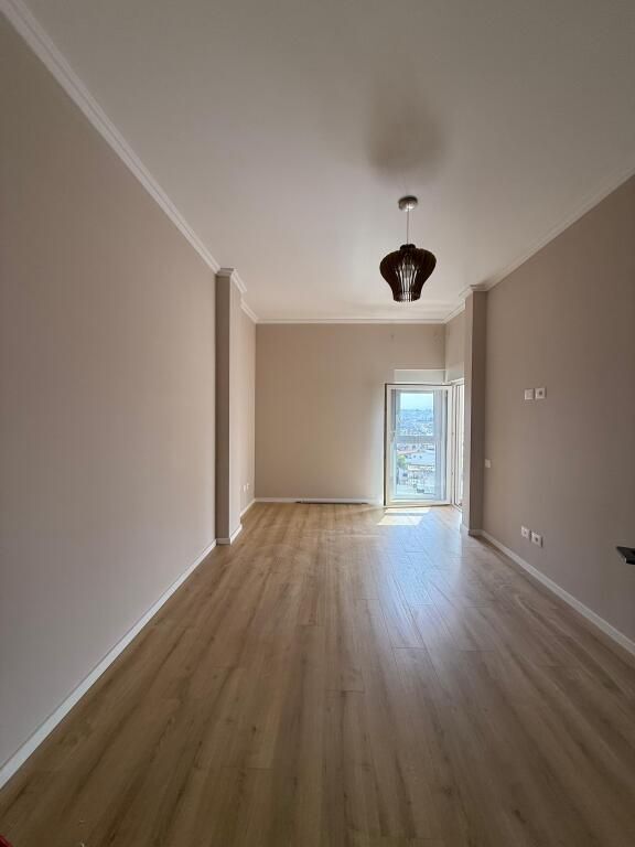 Shitet apartament 2+1 ne Xhamllik te Rezidenca "Colombo 2".