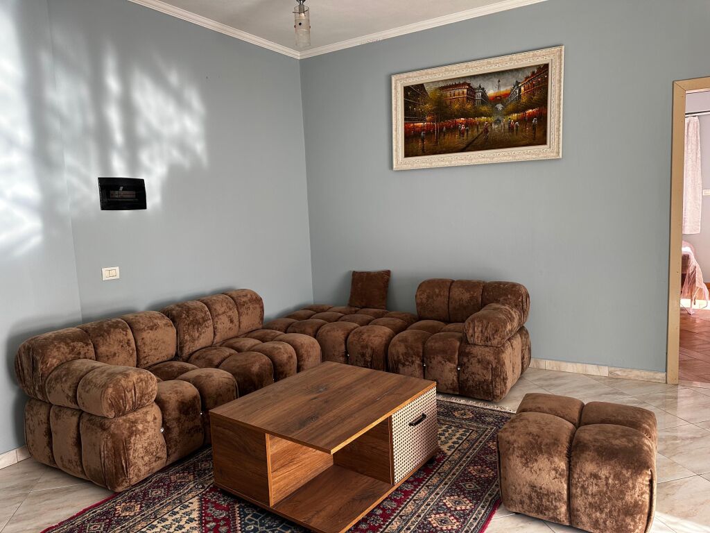 Kodra Priftit, jepet me qira apartament 1+1! 35.000 Leke