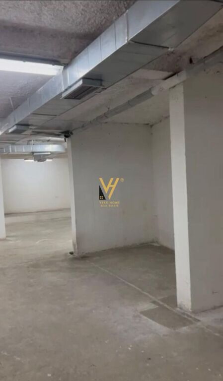 SHITET AMBIENT BIZNESI 350 M2 TE SHKOLLA E KUQE 26.000.000 LEKE