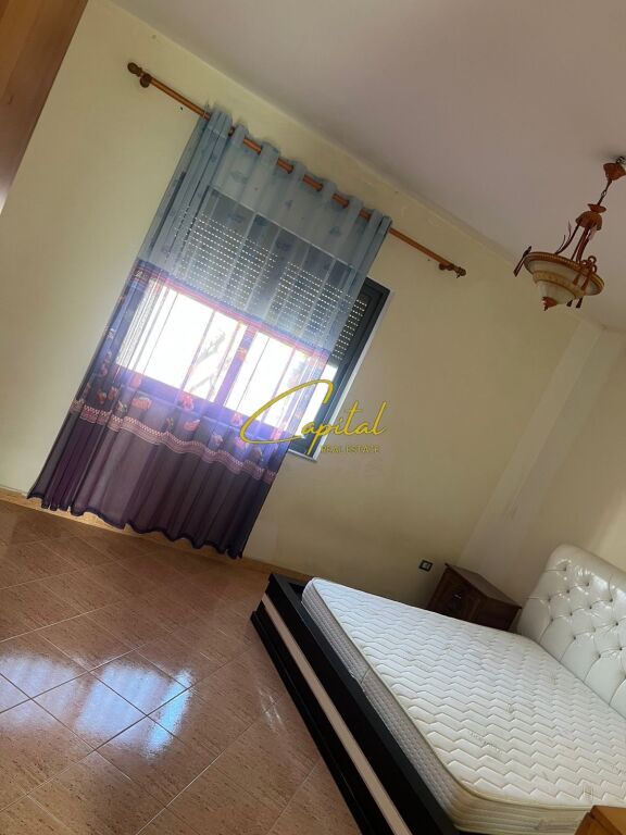 VILE ME QIRA 200 M2 FRESKU 50.000 LEKE