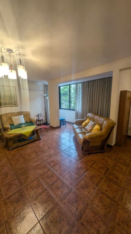 Shitet Apartament 2+1 me Çertifikatë Pronësie – Tek Gazheli, Zogu i Zi