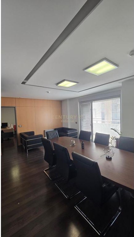 Locale per ufficio in affitto a Bllok 1.700 € /mese Superficie totale 125m2