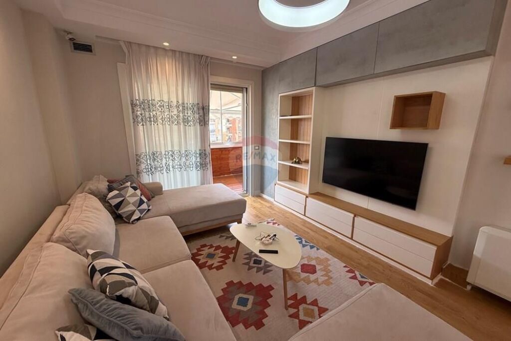 Modern apartment 3+1+2 with 2 parking spaces Paris Commune