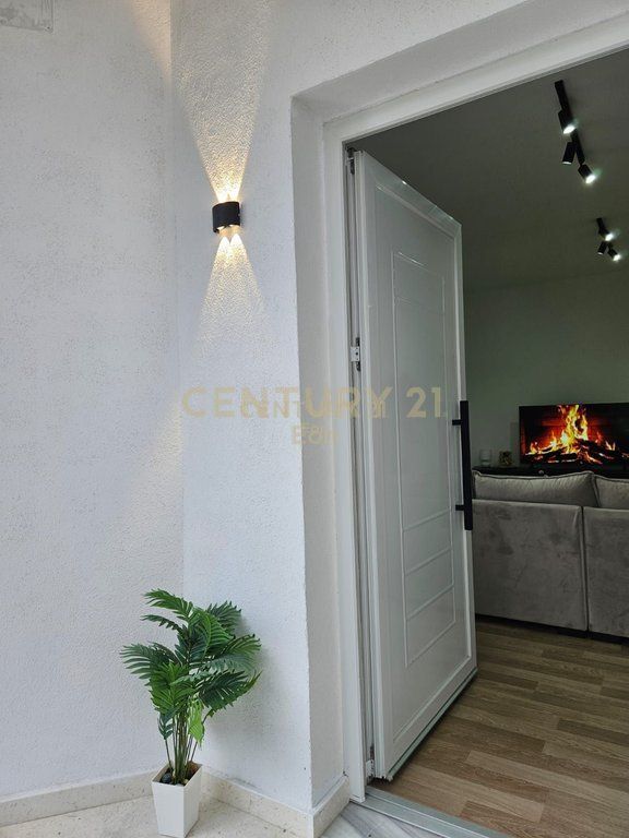 Vilë ( kati i pare ) Me Qira në Golem, Durrës !