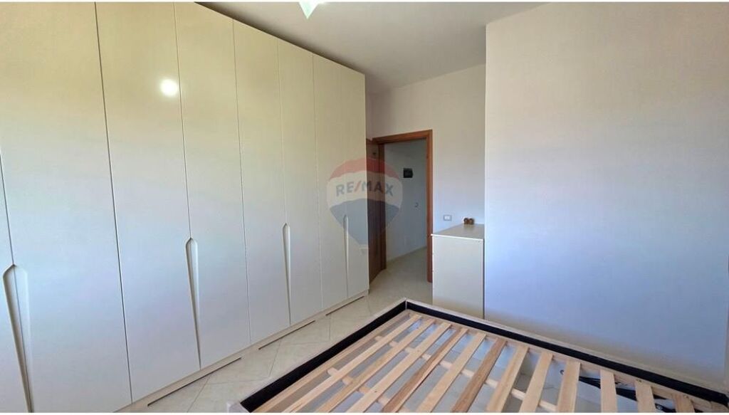 Apartament 1+1 - Për Shitje - Bulevardi Kryesor, Vlorë