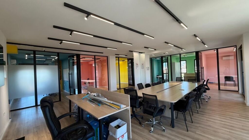 Me Qira,Ambient Biznesi per zyra,Bulevardi Ri