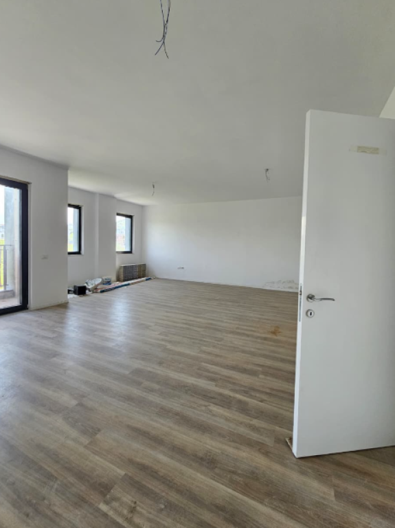 🏢 APARTAMENT 2+1+2 ME QIRA – LIQENI I THATË (I PËRSHTATSHËM PËR ZYRA)