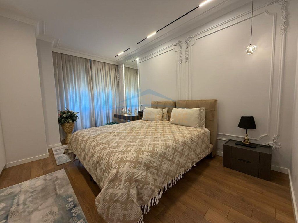 Qera, Apartament 2+1+2 , Rruga e Barrikadave , Tirane .