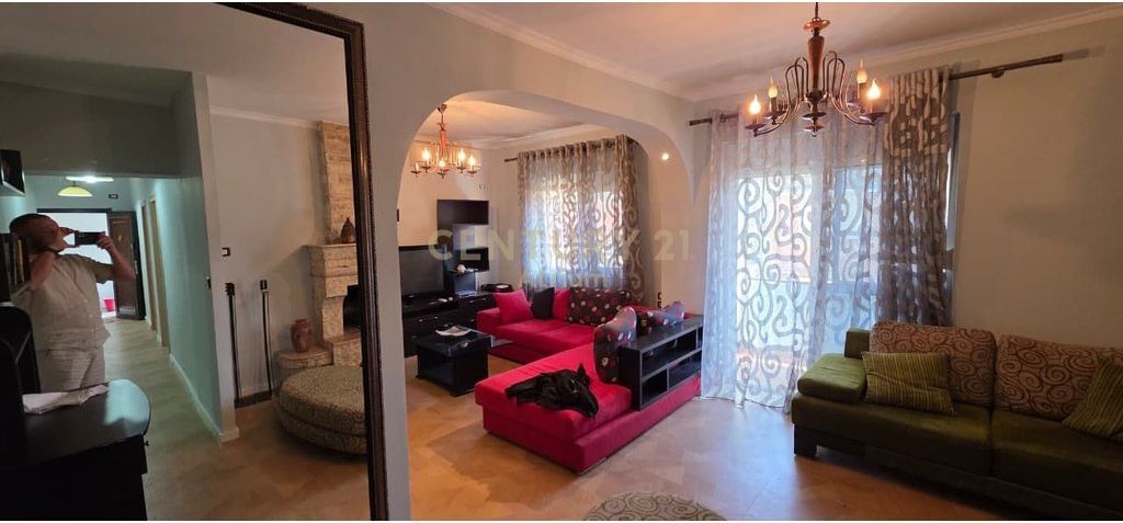 Apartament 2+1 per shitje tek Ish-Restorant Durresi