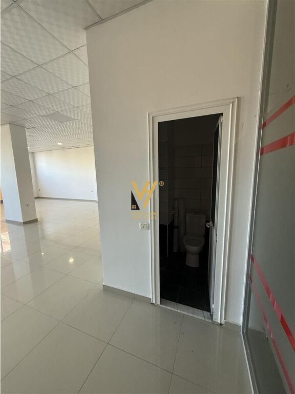 JEPET AMBIENT BIZNESI 220 M2 ME QERA NE PASKUQAN 75.000 LEKE