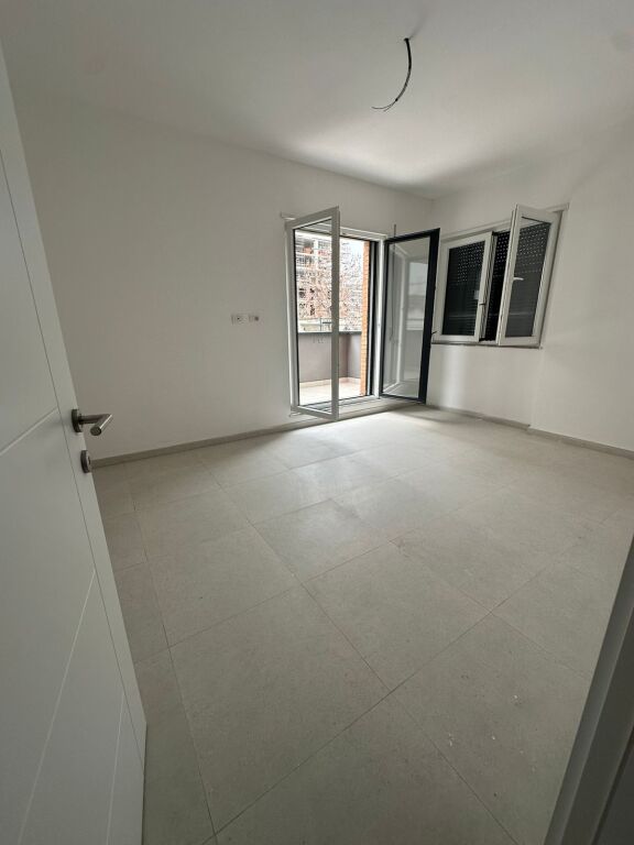 🏢Bulevardi i Ri,Rezidenca Dael,jepet me qera per zyra,apartament 2+1,Bosh.  60,000Leke