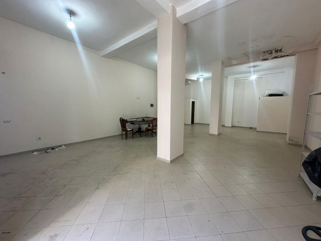 Business premises for rent in Yzberisht.