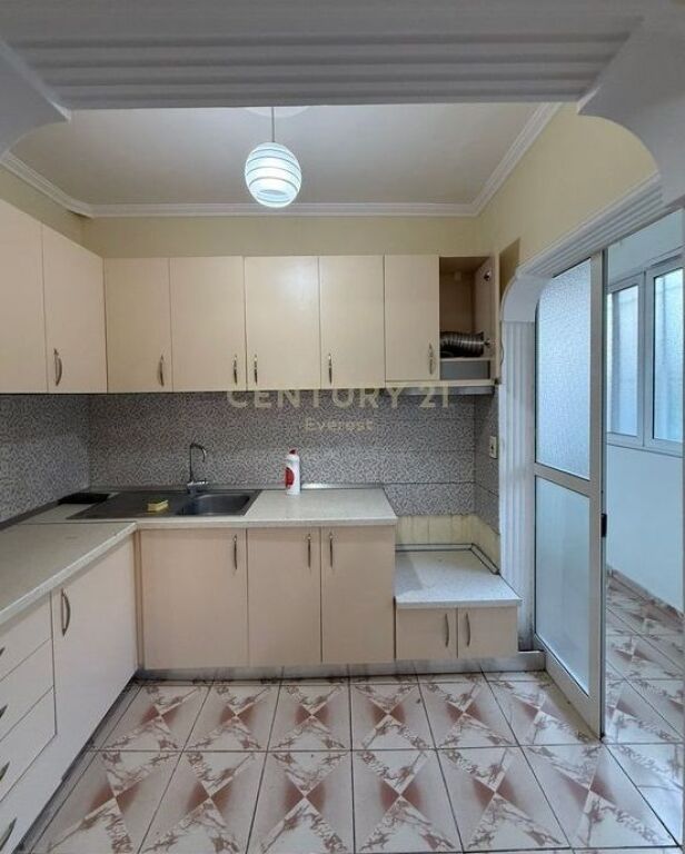 Apartament 1+1 ne shitje, Irfan Tomini