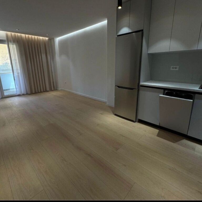 🏡✨ Shitet Apartament 1+1 – Pranë Maternitetit “Koço Gliozheni” ✨🏡