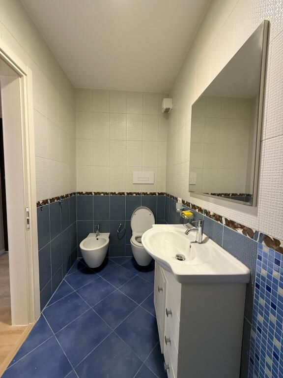 Shitet apartament 2+1 ne Xhamllik te Rezidenca "Colombo 2".