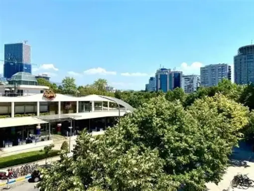 AMBJENT 400 M2 OPEN SPACE PER QIRA FARE PRANE QENDRES