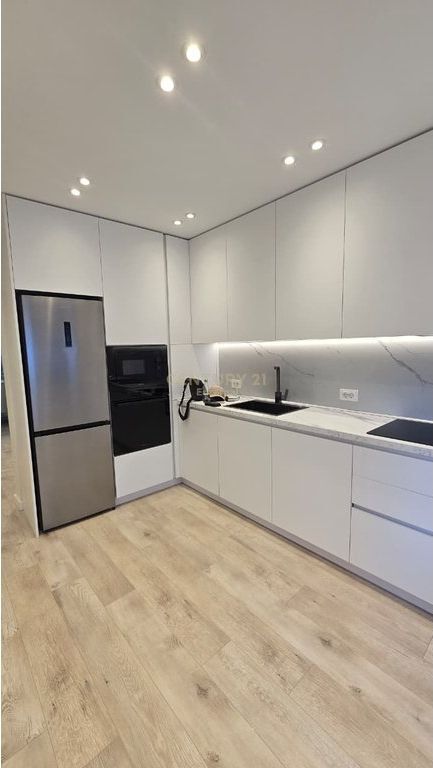 JEPET ME QIRA APARTAMENT 3+1 ME KUZHINE TE VECUAR NE QENDER