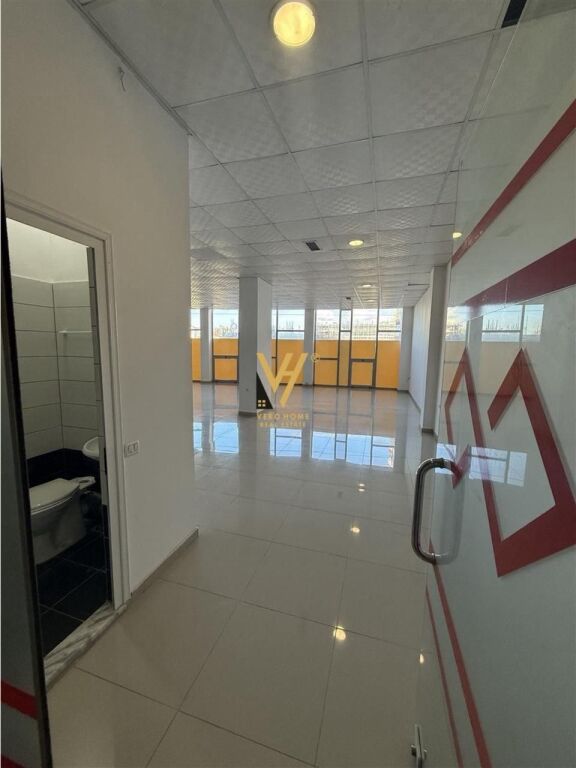 JEPET AMBIENT BIZNESI 220 M2 ME QERA NE PASKUQAN 75.000 LEKE