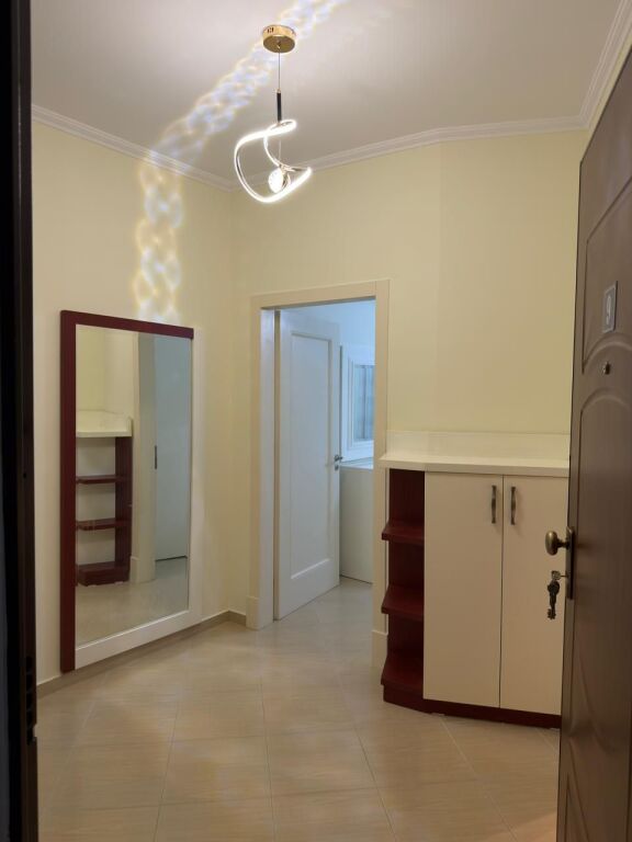 🏢Ne zonen e 21 Dhjetorit,Rr.Frederik Shiroka jepet me qera apartament1+1,i mobiluar 650Euro   