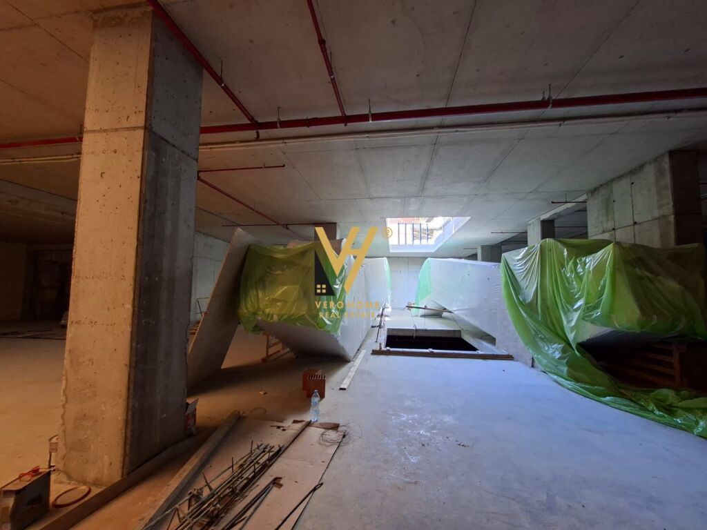 SHITET AMBIENT BIZNESI 1.100 M2 NE QENDER 495.000 EURO