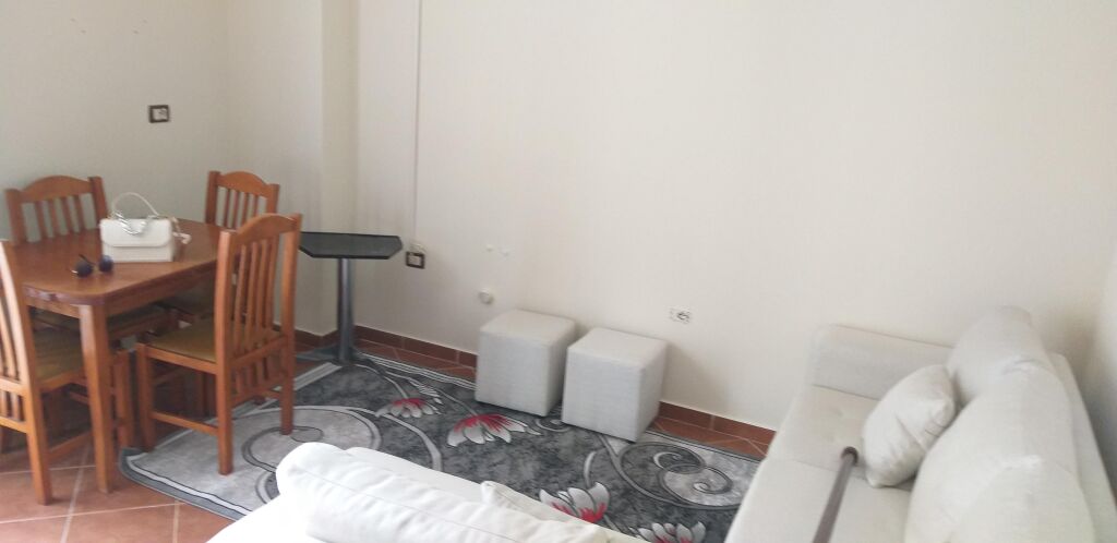 Apartament me qera 1+1 Misto Mame