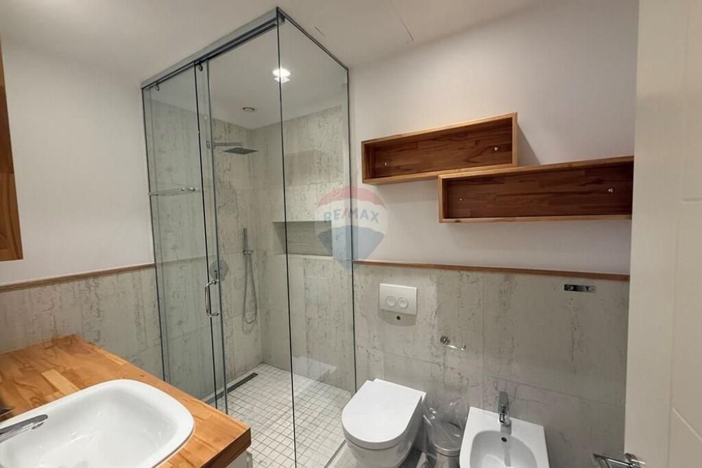 Modern apartment 3+1+2 with 2 parking spaces Paris Commune