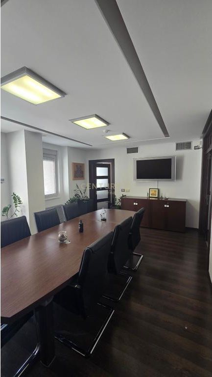 Locale per ufficio in affitto a Bllok 1.700 € /mese Superficie totale 125m2