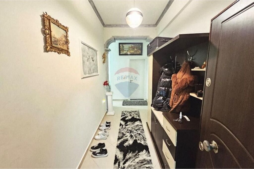 Shitet apartament 1+1 + verandë ne Fresk