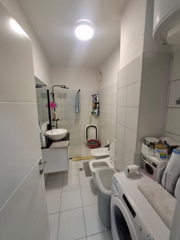 Shitet Apartament 2+1 Tek Ujsjellsi Ne Durres