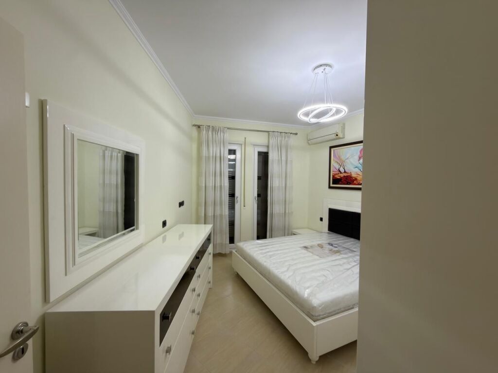 🏢Ne zonen e 21 Dhjetorit,Rr.Frederik Shiroka jepet me qera apartament1+1,i mobiluar 650Euro   